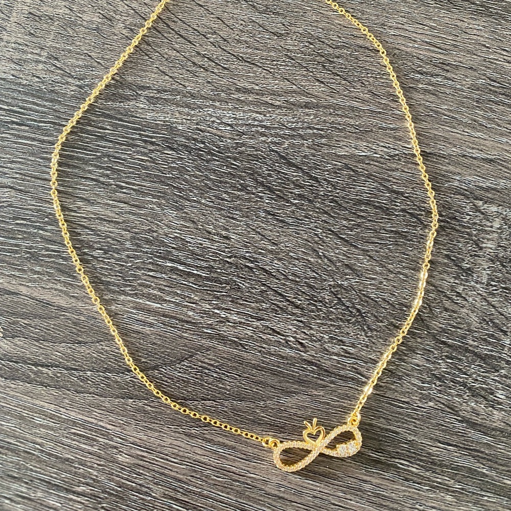 Gold tone Necklace
New never‎ worn